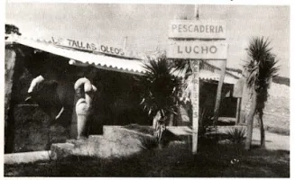 El bar de su amigo Lucho, en el puerto de La Paloma y en su casa con el mascarón de Proa, objeto sagrado que lo acompañó durante muchos años.