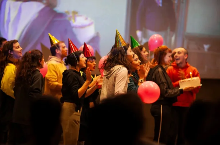 Abrir los ojos destruir el mundo