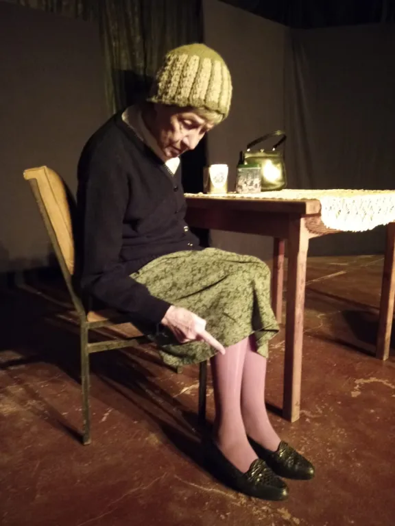 El Misterio de dar, La señora Schneider