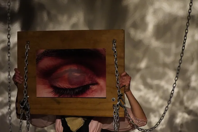 Sentada en una hamaca el mundo se vuelve extraordinario