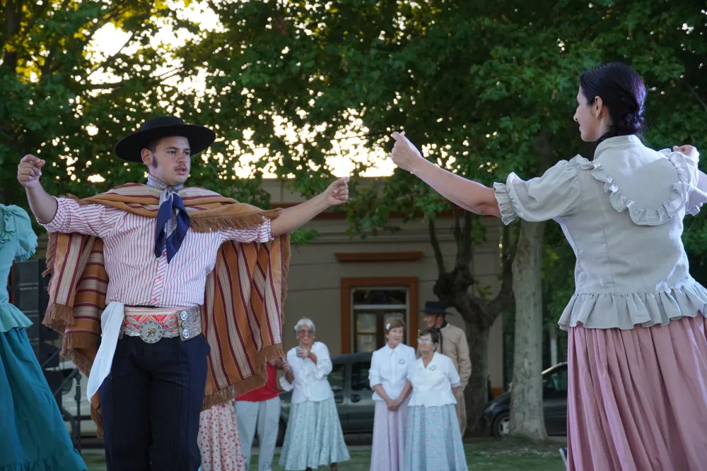 Con el show de Florencia Brown, la peña “Cultura a lo Grande” llega a Claromecó y San Cayetano