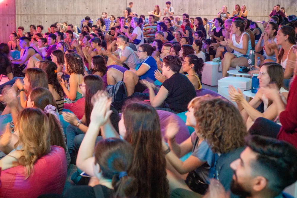 Con música y DJs en vivo, continúa la programación de febrero en el Teatro Argentino