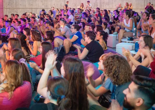 Con música y DJs en vivo, continúa la programación de febrero en el Teatro Argentino