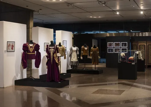 Se exhibe en el Hall de Acceso la exposición “Oficios y saberes en Romeo y Julieta”
