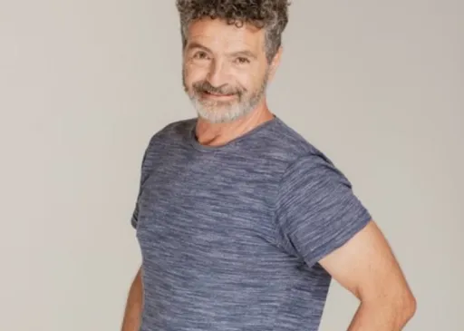 El historiador Sergio Wischñevsky llega a Necochea y Monte Hermoso con el ciclo Café Cultura